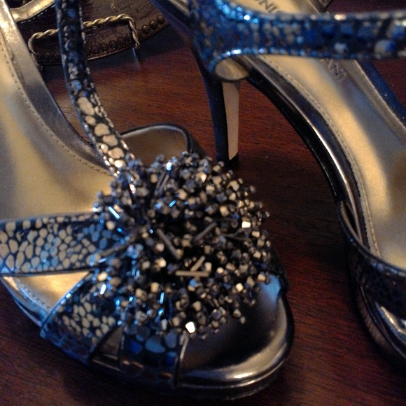 ANTONIO MELANI GOLD HEELS - Picture 4 of 6